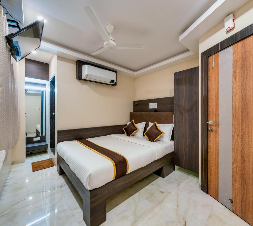 Hotel Aatithya Satkar Near Mahalaxmi Temple Колхапур Экстерьер фото