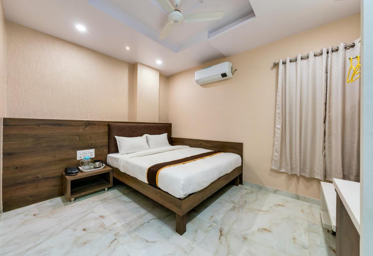 Hotel Aatithya Satkar Near Mahalaxmi Temple Колхапур Экстерьер фото